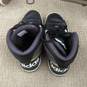 I am selling some shoes